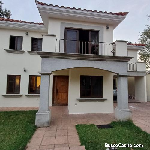 EN RENTA CASA EN JARDINES DE SAN ISIDRO ZONA 16