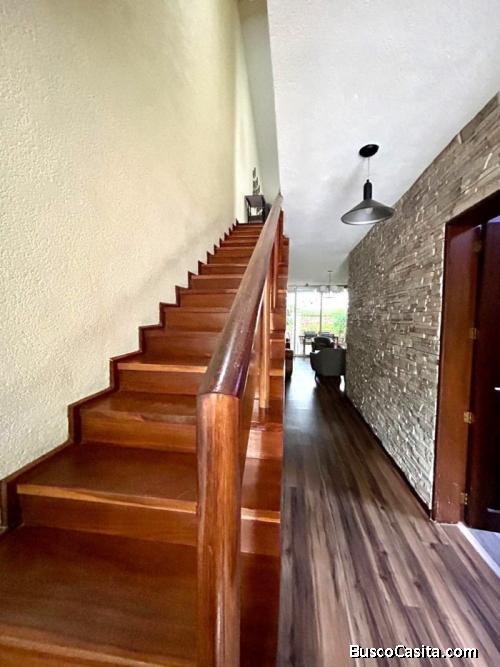 Casa en venta en zona 16 la montaña