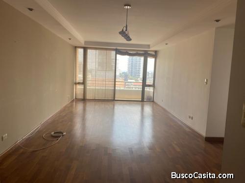 En Alquiler apartamento sobre la 20 Calle zona 10