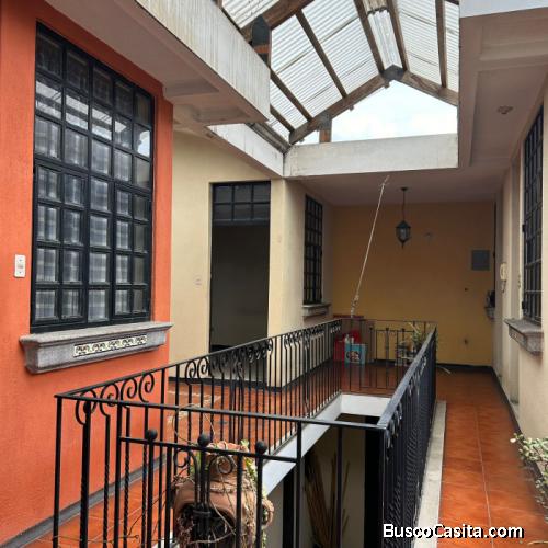 Se renta casa en Boulevard San Nicolás, zona 4 de Mixco