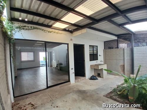 Vendo Casa en Condominio Navarra en San José Pinula