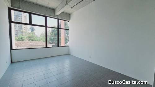 Local de 30M² en segundo nivel en renta Fiamene Zona 10