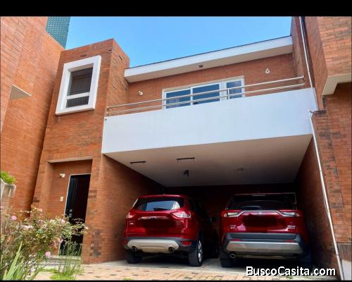 Casa en venta en Av. Mariscal, condominio z.11
