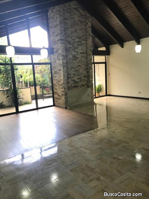 Casa en Renta en Zona 15