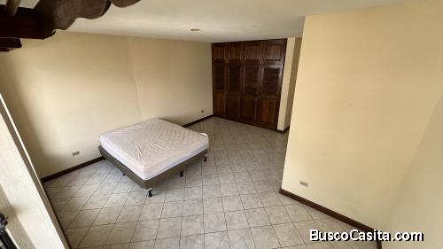 Cuarto en alquiler a una cuadra de Universidad Rafael Landivar 