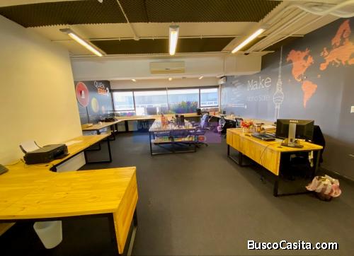 Oficina en Alquiler Zona 10, 11 Ambientes 405 m2, US$3,750