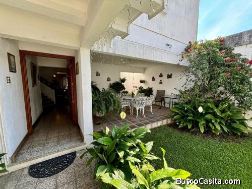 VENDO CASA EN COLONIA VILLA SOL ZONA 12 