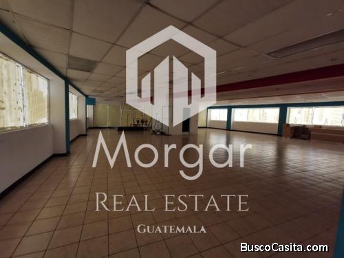 Local de 500 mts en centro comercial en  alquiler en zona 10