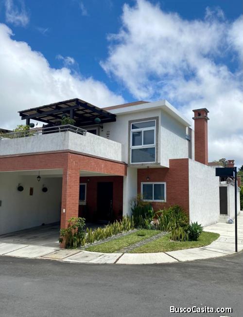 Casa Venta de Esquina en Villa Capelo