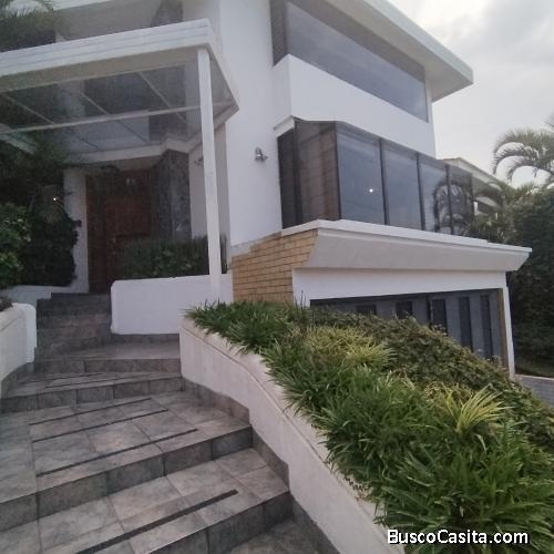 Casa en Venta en Cañadas de San Lazaro zona 15