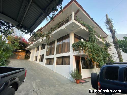 Casa en Venta grande en Zona 15 VH2