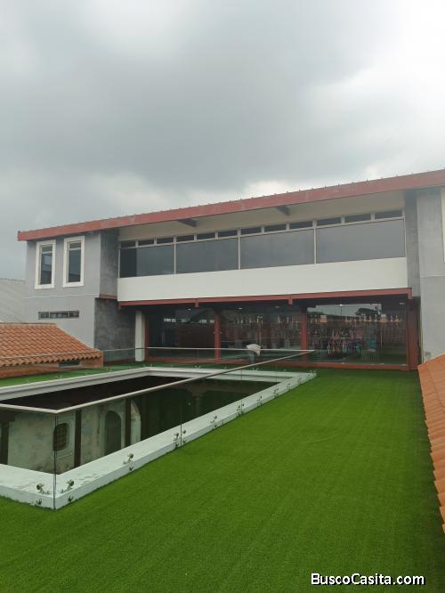 Amplio edificio de 2 niveles, ideal para oficinas, call centers, instituciones de gobierno