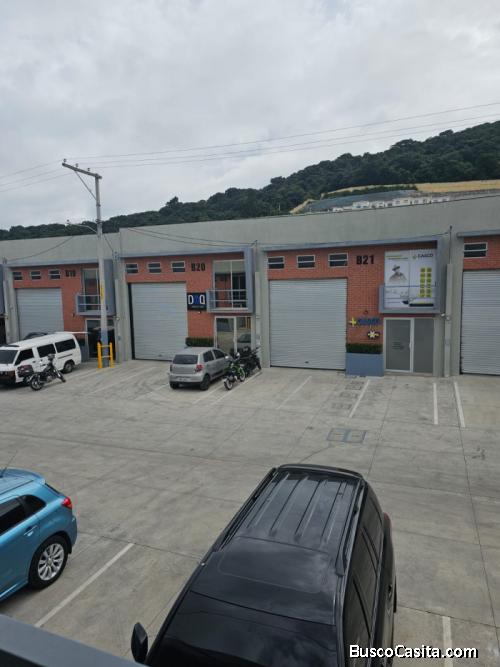 ESPACIOSA BODEGA DE VENTA EN EL NARANJO ZONA 4