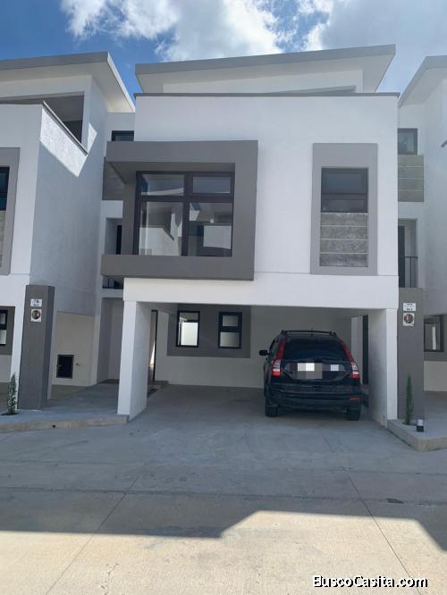 En renta casa en Km. 16.5 Entrada Olmeca, Fraijanes