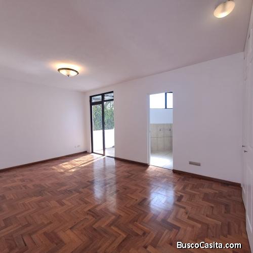 Hermosa Casa de 2 Niveles en Renta zona 14