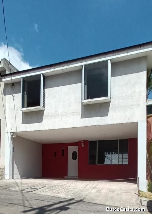 Hermosa Casa de 2 Niveles en Condominio exclusivo 
