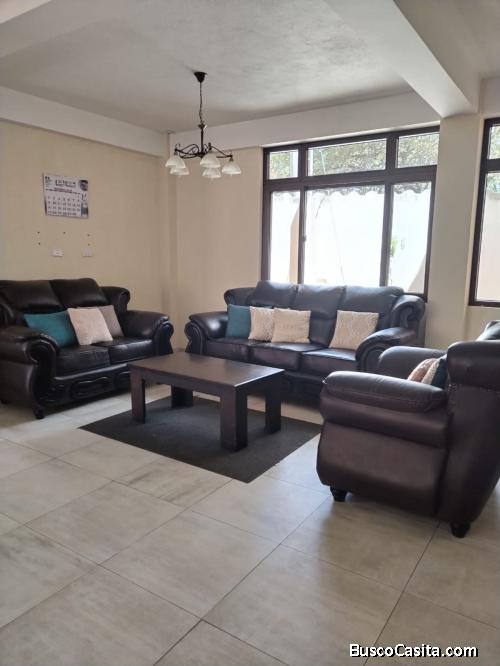 Casa en Venta en las Hojarascas Zona 1 de Mixco