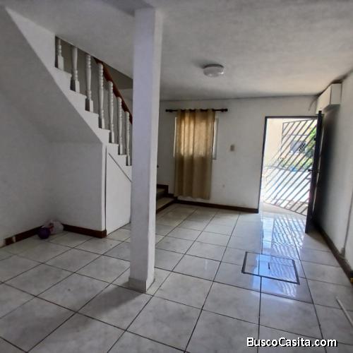 Casa en renta en zona 12