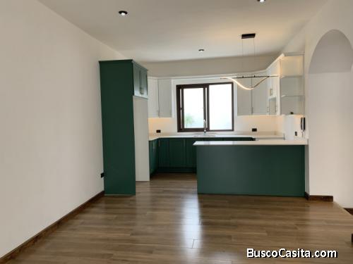 VENTA DE CASA ENTRE BARCENAS Y SAN LUCAS