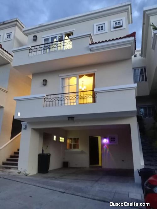 VENDO CASA GRANDE CONDADO SAN NICOLAS 