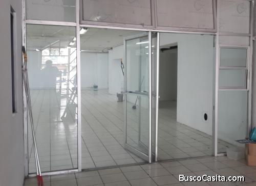 Oficina o local en renta en Reforma zona 9 primer nivel