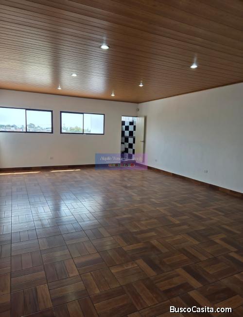 Casa para Oficina en Alquiler Zona 7, 13 Ambientes, 6 Parqueos, 520 m2, Q16,000