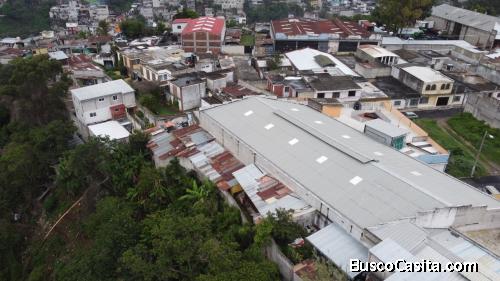 Vendo terreno para inversión con construcción para demoler o remodelar en zona 1