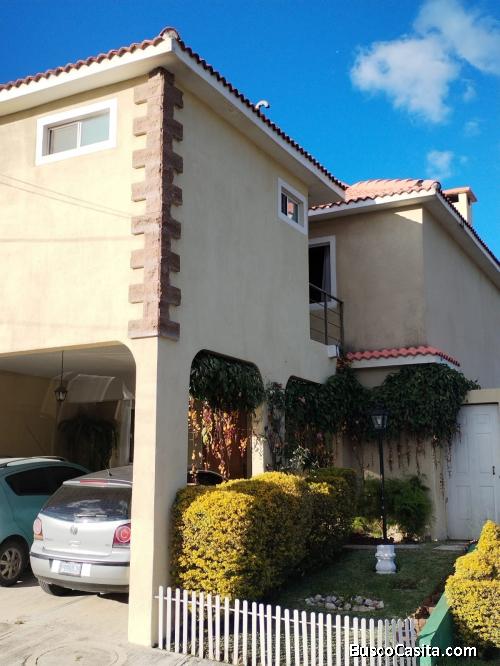 Casa en Venta en condominio Valles de Navarra San José Pinula.