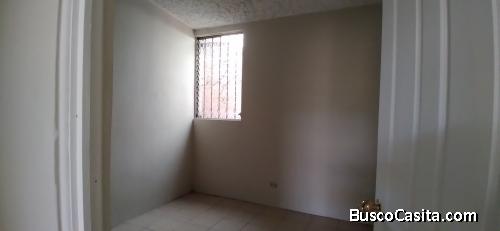RENTO CASA EN BOULEVARD SUR SAN CRISTOBAL Z.8 MIXCO REF.6810 *3 HAB, 2 BAÑOS, 1 PARQUEO, Q.4000*