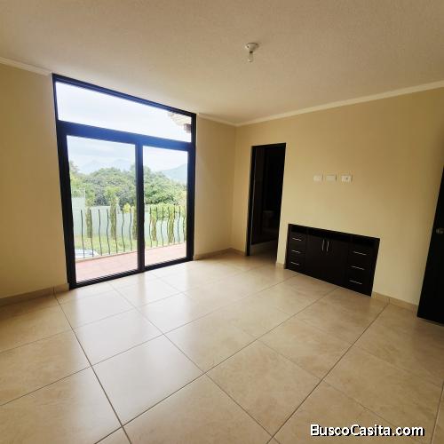 Moderna casa en venta en Condominio Los Encinos, San Lucas Sacatepéquez