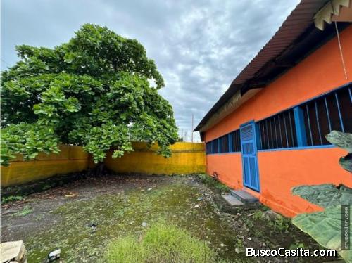 Terreno con casa en venta en Santa Lucia Cotz, a 3 min del Centro