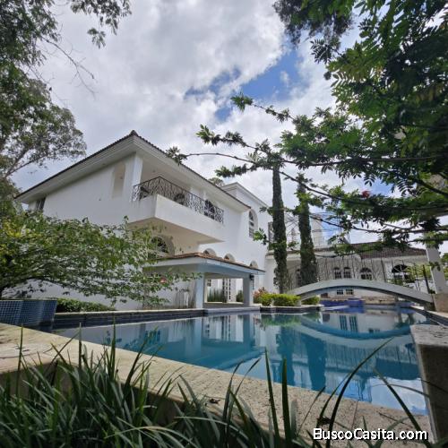 Casa en venta en Foresta de Cayala zona 16