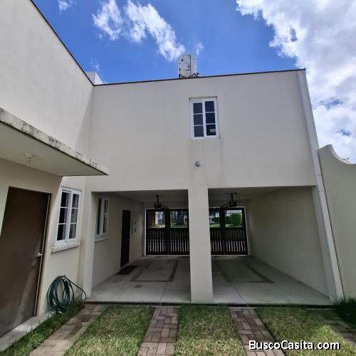  Casa en venta en Condado Naranjo zona 4 de Mixco