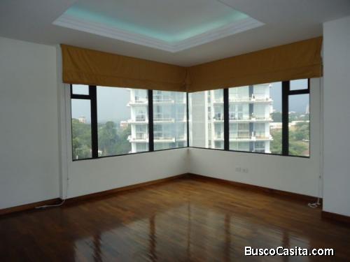 Renta de apartamento en Zona 10 cercano a Oakland Mall