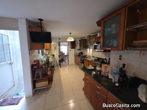 Casa en San Cristóbal Sector B3 Mixco