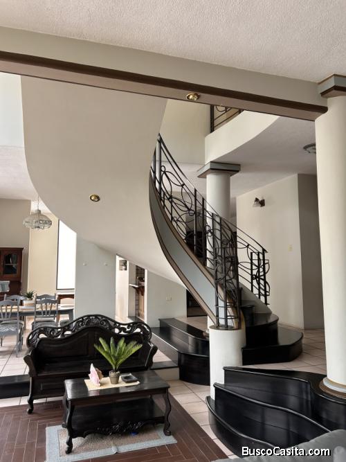 Residencia en Venta en Oakland Zona 10