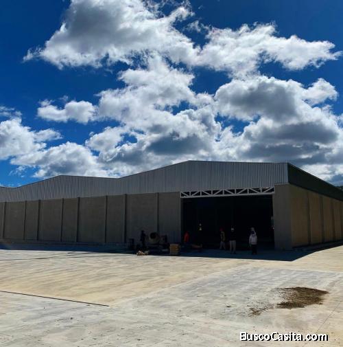 Se renta ofi-bodega amplia en complejo de Santa Lucía Milpas altas