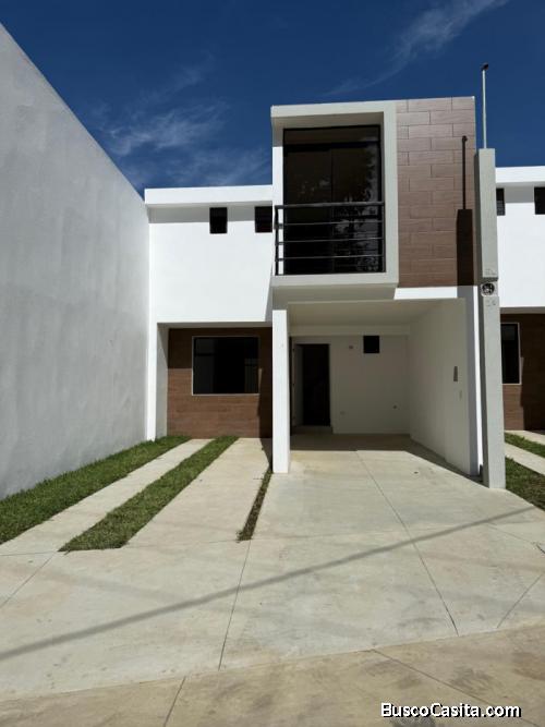 SE RENTA LINDA CASA A MINUTOS DE ANTIGUA GUATEMAA EN SANTA LUCIA