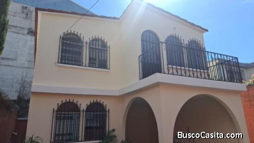 Casa de renta para oficinas o vivienda en zona 10.