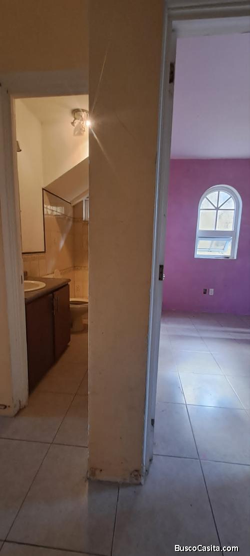 Cuarto con bano privado  para 1 persona 