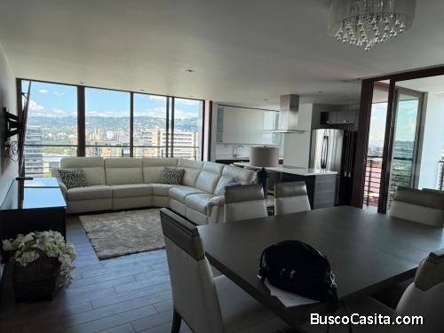 Apartamento en alquiler en Zona 10 de 2 dormitorios en $ 2,200