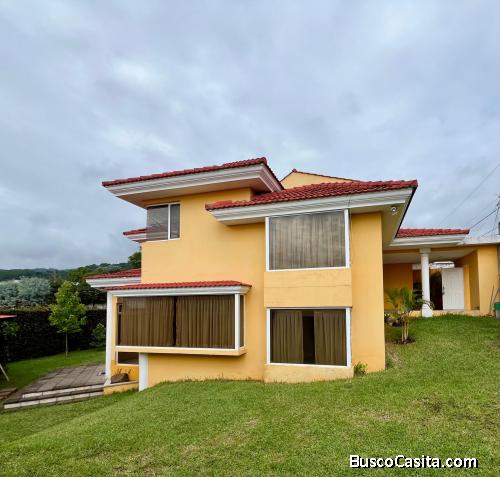 CASA EN VENTA, RESIDENCIAL LOMA REAL SAN CRISTOBAL ZONA 8 DE MIXCO (A 500 mts de Bulevar Principal)