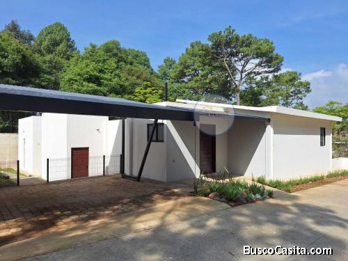 En Venta Dos Hermosas Casas de estilo moderno en San Lucas Sacatepéquez, Guatemala 