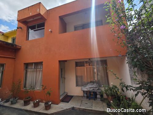 Casa en Venta con Apartamento y Locales en Zona 2 Mixco