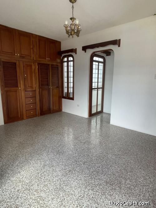 Casa en Venta en Calzada San Juan, Zona 7