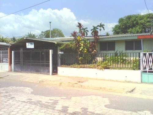 RESIDENCIA DE LUJO EN LA MEJOR ZONA DE SONSONATE