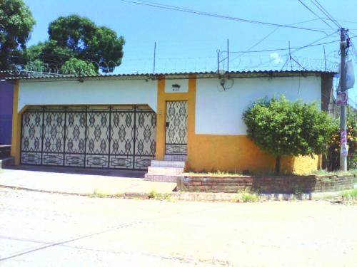 Residencia de lujo, ubicada en colonia San Genaro, Sonsonate, El Salvador