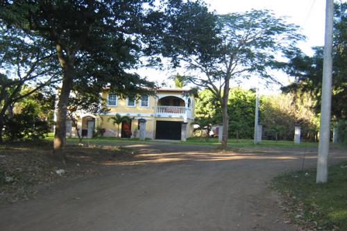 Remato terreno a 5 mins de Metrocentro Santa Ana, el Salvador.