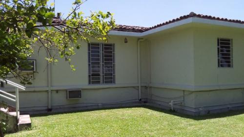 Venta de Casa Residencia de lujo en San Salvador,  Col. San Benito – Sala, comedor y cocina con Pantry independientes, 5 dormitorios, 5 baños, cistern