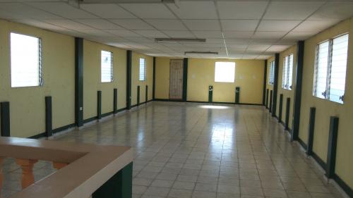 ALQUILER DE EDIFICIO EN EL CENTRO DE ZACATECOLUCA - $600.00 MENSUALES